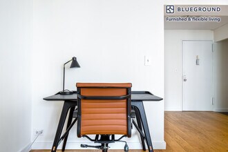 279 E 44th St in New York, NY - Building Photo - Building Photo