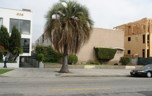 320 S Oxford Ave in Los Angeles, CA - Building Photo - Building Photo