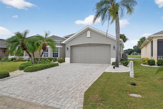 1039 Emerald Dunes Dr in Sun City Center, FL - Building Photo - Building Photo