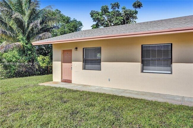 5619 McKinley St in Hollywood, FL - Building Photo - Building Photo