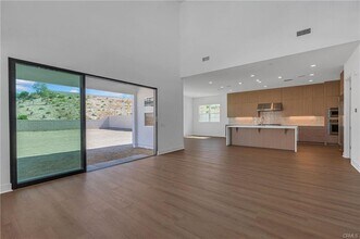 27510 Elderberry Dr in Valencia, CA - Building Photo - Building Photo