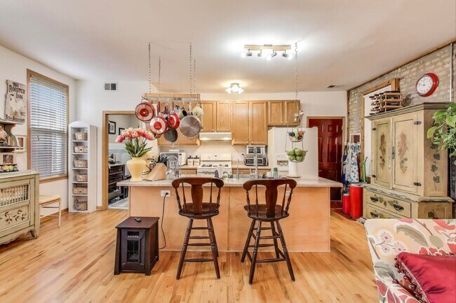 1509 W Thomas St, Unit 3R in Chicago, IL - Foto de edificio - Building Photo