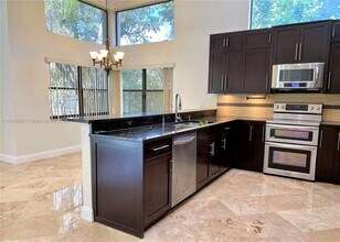 1099 Waterbrook Ln in Weston, FL - Foto de edificio - Building Photo