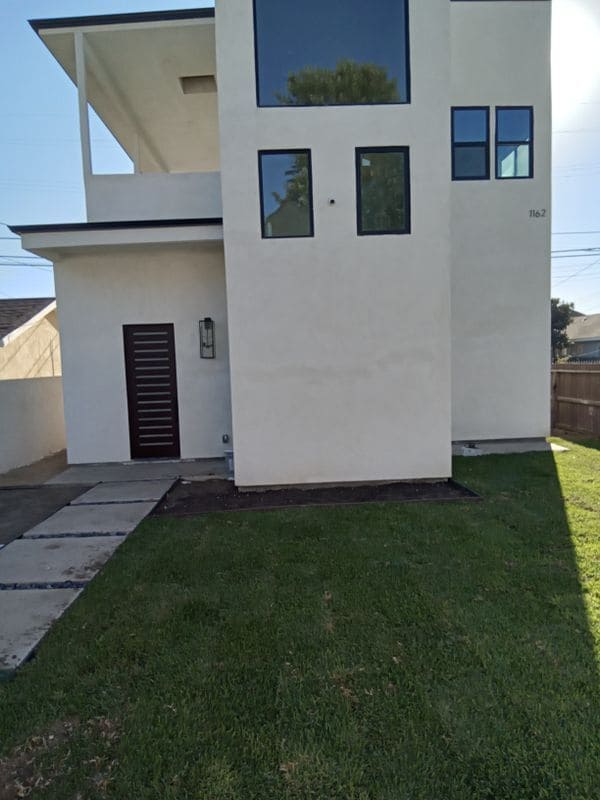 property at 1162 W Adams Blvd