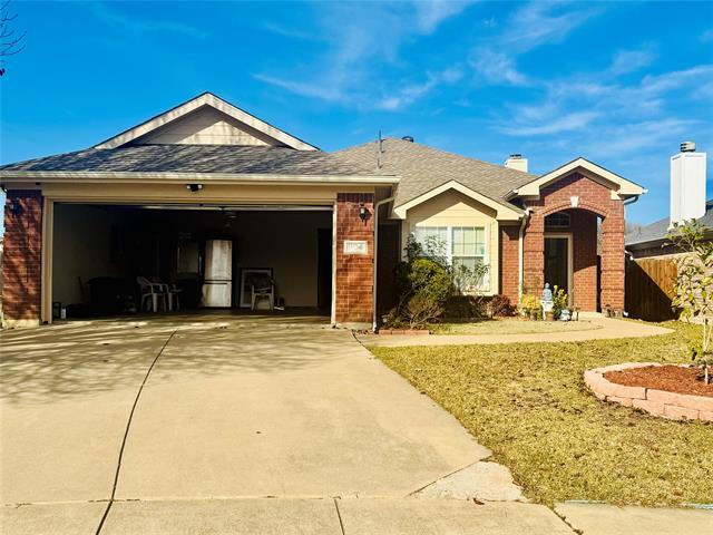 1104 Sunny Creek Ln in Euless, TX - Building Photo