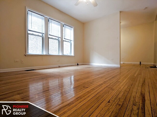 634 W Barry Ave, Unit #B622.5-N1 in Chicago, IL - Foto de edificio - Building Photo