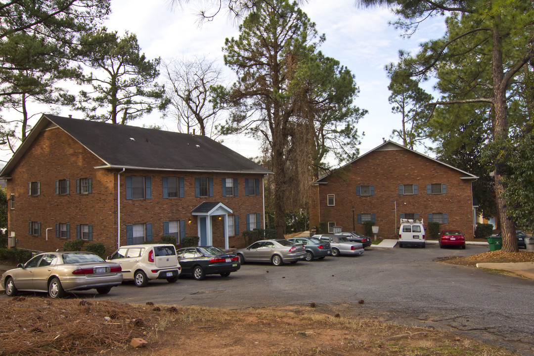 Dresden Apartments in Charlotte, NC - Building Photo