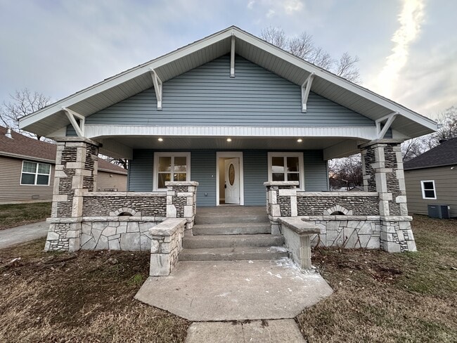 property at 528 W Division St