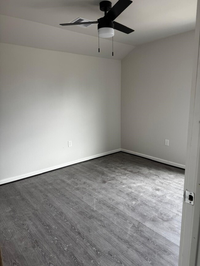 627 CR-5102I in Cleveland, TX - Building Photo - Building Photo