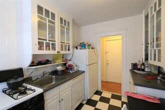 13 Ellery St, Unit 4 in Cambridge, MA - Foto de edificio - Building Photo
