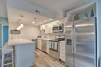 8931 Blind Pass Rd in St Pete Beach, FL - Building Photo - Building Photo