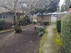 7326 SW Capitol Hwy in Portland, OR - Building Photo