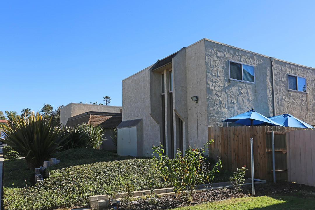 Cinnamon Apartments in Carlsbad, CA - Building Photo