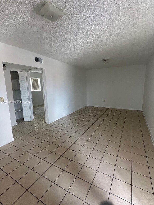 120 W 9th St in Hialeah, FL - Building Photo - Building Photo