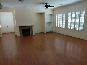 2180 Waterton Rivers Dr in Henderson, NV - Building Photo - Building Photo