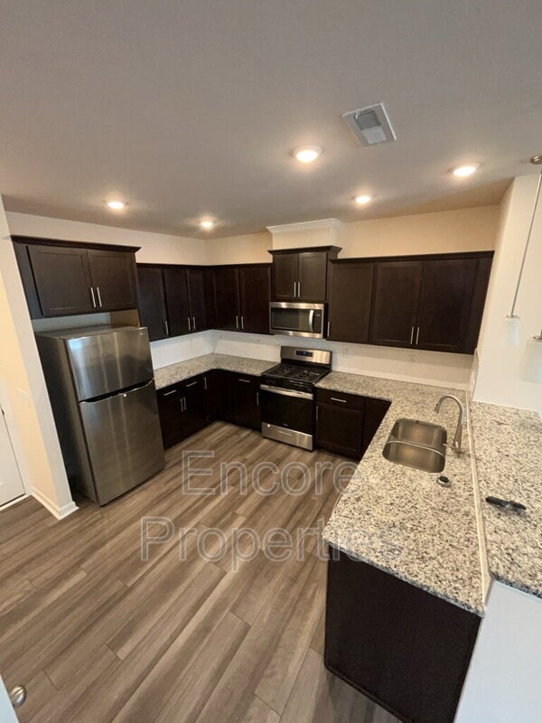 305 Ribbon Rail St in Fuquay Varina, NC - Building Photo - Building Photo