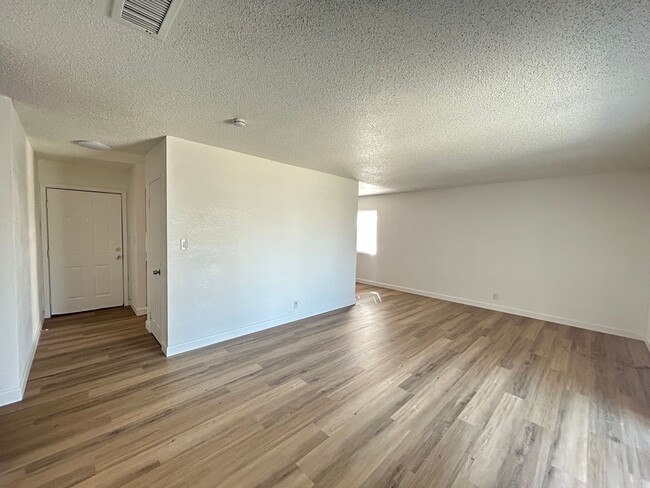 2605 Tuskegee St in North Las Vegas, NV - Building Photo - Building Photo