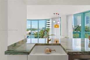 6000 Indian Creek Dr in Miami, FL - Building Photo