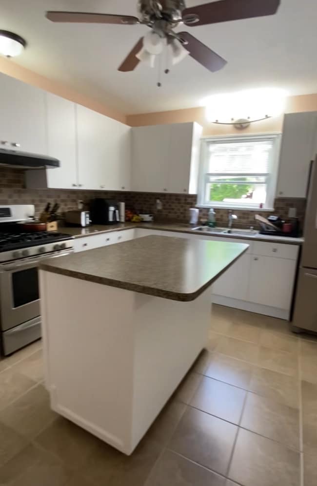 207 Kathleen Ave in Sarnia, ON - Foto de edificio - Building Photo