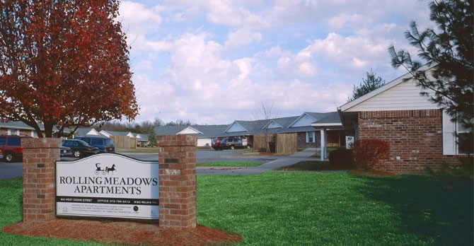 Rolling Meadows Apartments in California, MO - Building Photo