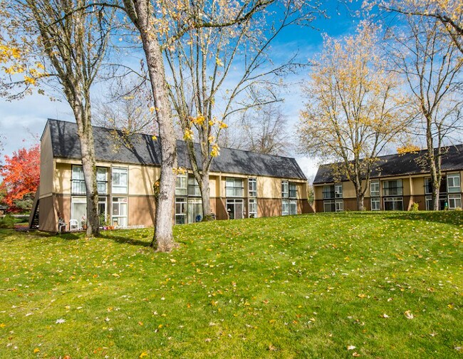 Firwood Village in Eugene, OR - Foto de edificio - Building Photo