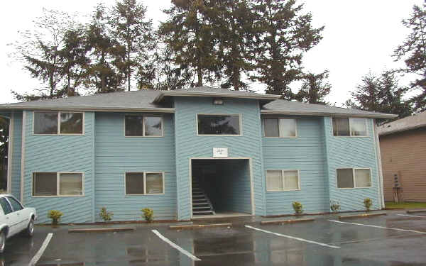 Manresa Apartments in Lakewood, WA - Foto de edificio - Building Photo