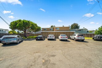 2910 Peppertree Ln in Costa Mesa, CA - Building Photo - Building Photo