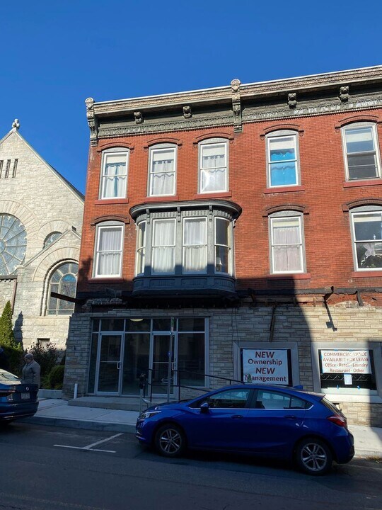 318-320-320 W Market St in Pottsville, PA - Building Photo