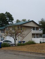 113 E Magnolia St in Keene, TX - Building Photo