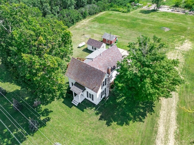 7496 Wolf Rd in Kingston, IL - Building Photo - Building Photo