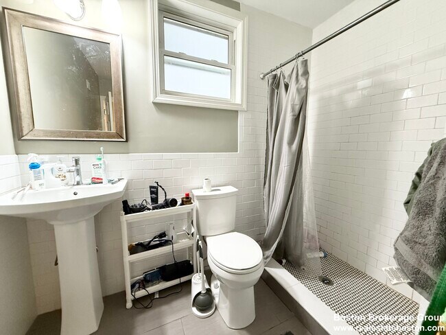 110 Chester St, Unit 1 in Boston, MA - Building Photo - Building Photo