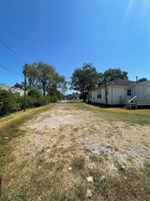 1718 Jones Rd-Unit -A in Highlands, TX - Building Photo - Building Photo