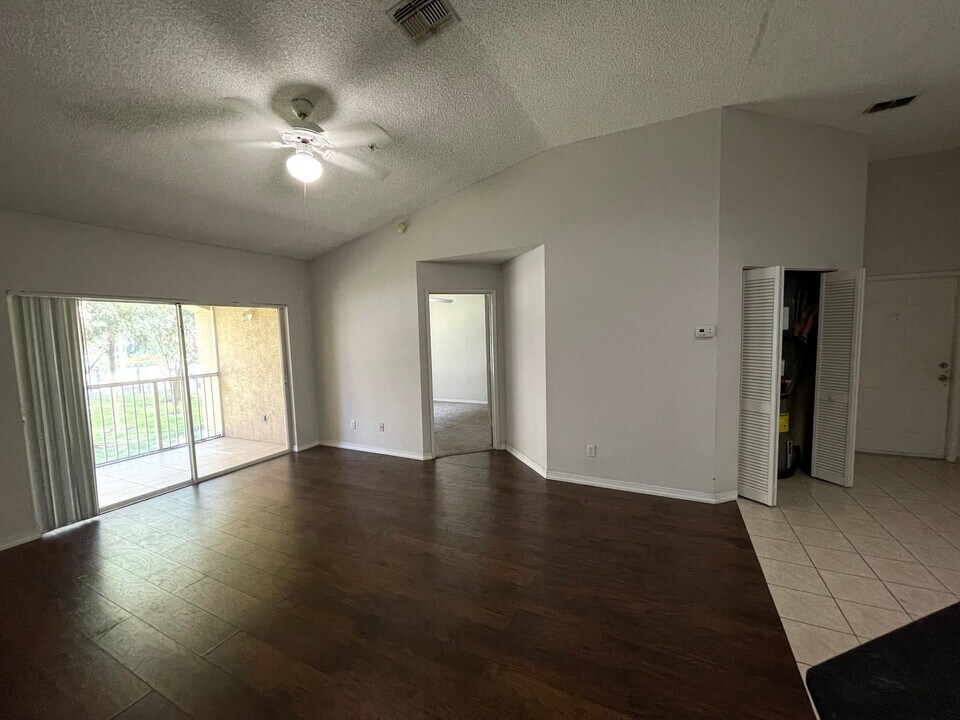 8215 Ibis Club Dr in Naples, FL - Building Photo