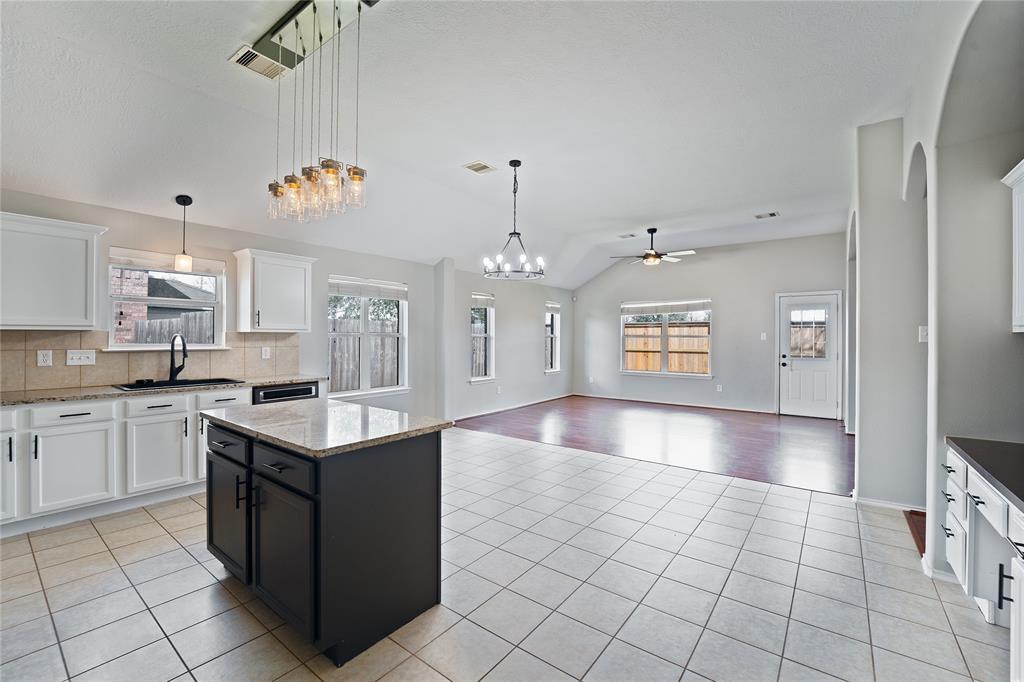 3417 Cypress Village Dr in Pearland, TX - Building Photo