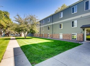The Meridian at Lakewood in Lakewood, CO - Foto de edificio - Building Photo