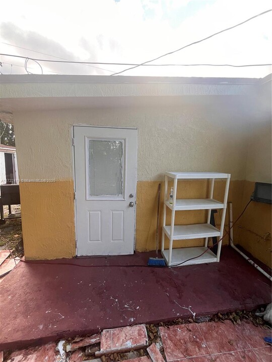 18621 NW 8th Rd in Miami, FL - Building Photo