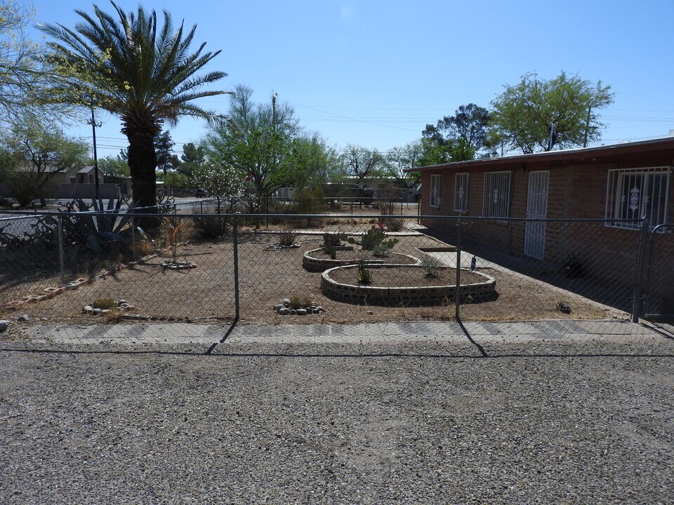 2901 W Milton Rd in Tucson, AZ - Building Photo