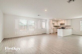 10615 McClintock Dr in Converse, TX - Building Photo - Building Photo