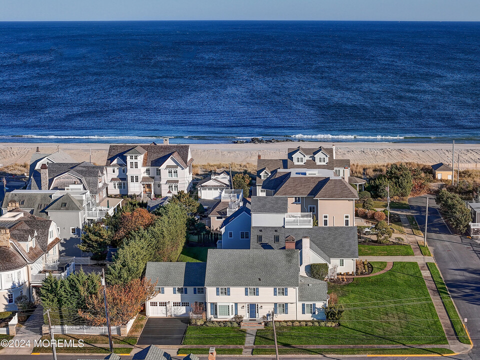 9 Sea Girt Ave in Sea Girt, NJ - Building Photo