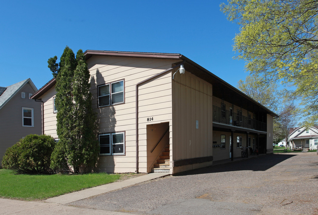 814 Menomonie St in Eau Claire, WI - Foto de edificio