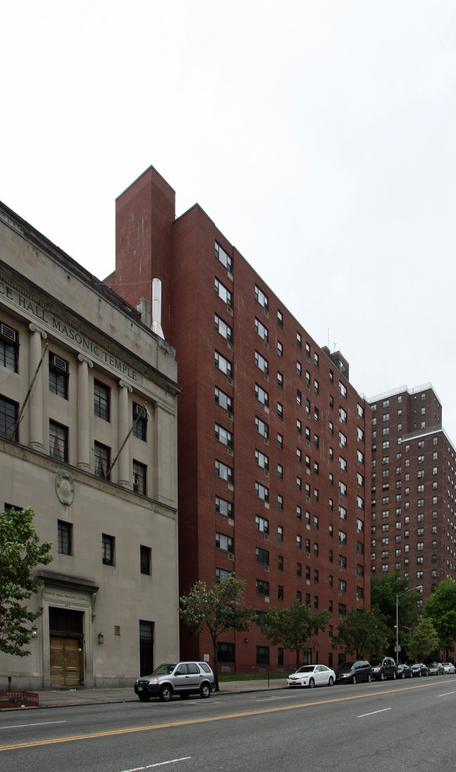 Prince Hall Plaza in New York, NY - Foto de edificio - Building Photo