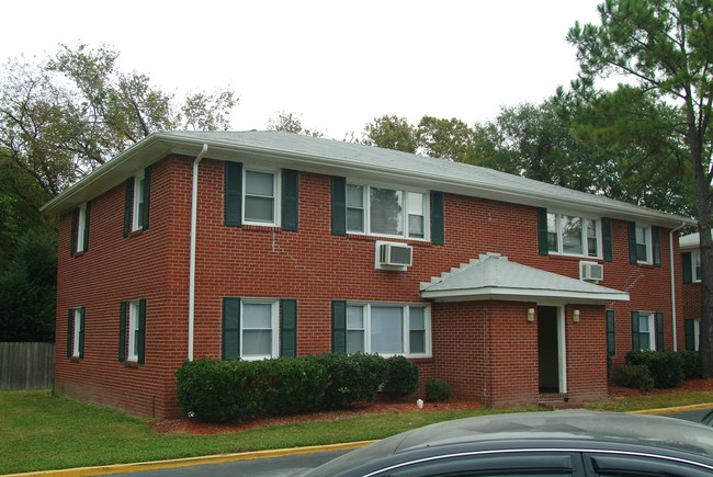 2011 Chesapeake Drive in Chesapeake, VA - Building Photo - Building Photo