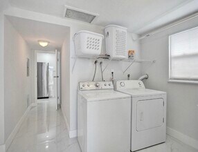 255 Glouchester St in Boca Raton, FL - Foto de edificio - Building Photo