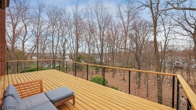 29 Ravenswood Ln in Scotch Plains, NJ - Building Photo - Building Photo