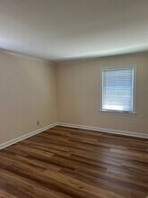 2650 Grosvenor Pl in Winston-Salem, NC - Building Photo - Building Photo