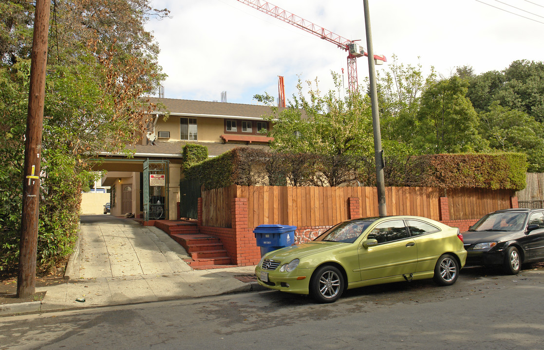 7137-7139 Hawthorn Ave in Los Angeles, CA - Building Photo