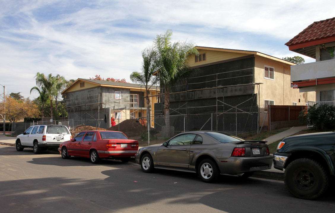 926 W 5th St in Corona, CA - Building Photo