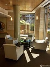 10610 NE 9th Pl in Bellevue, WA - Building Photo - Building Photo