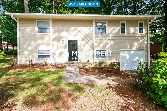 2412 Fairway Ct SW in Atlanta, GA - Building Photo