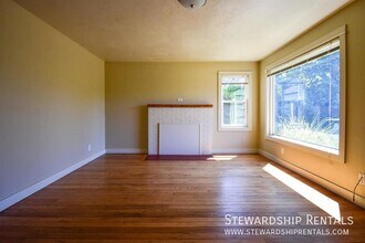 2273 Hilyard St in Eugene, OR - Building Photo - Building Photo